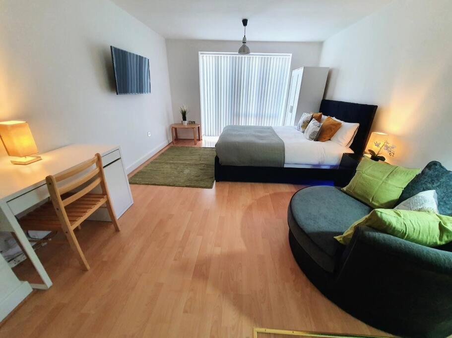 Contemporary Modern Studio Apartment - City Centre 伯明翰 外观 照片